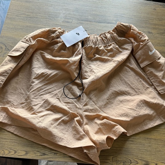 SHORTS NIKE SPORTSWEAR ESSENTIAL WOMEN'S WOVEN HIGH-RISE SHORTS - Picture 6 of 12